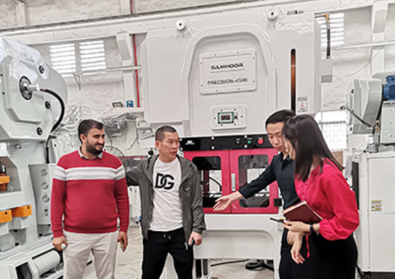 Stamping method of new energy battery cap